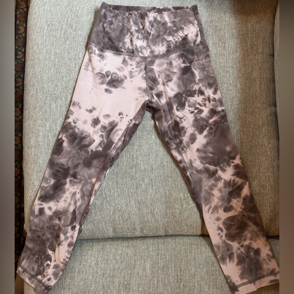 Lululemon Align High-Rise Crop 23"
Diamond Dye Mink Bery Lunar Rock Shadow Grey